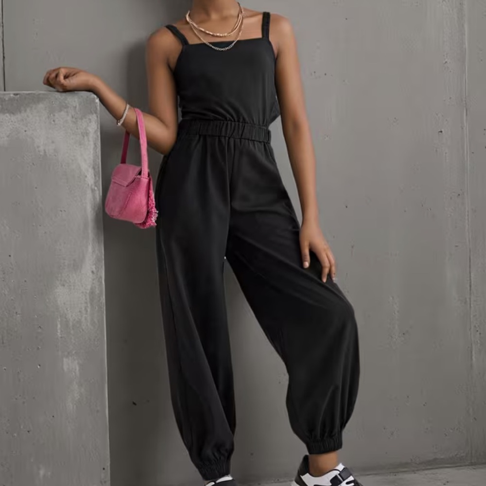 Open back Jumpsuit - Picture 4 of 9